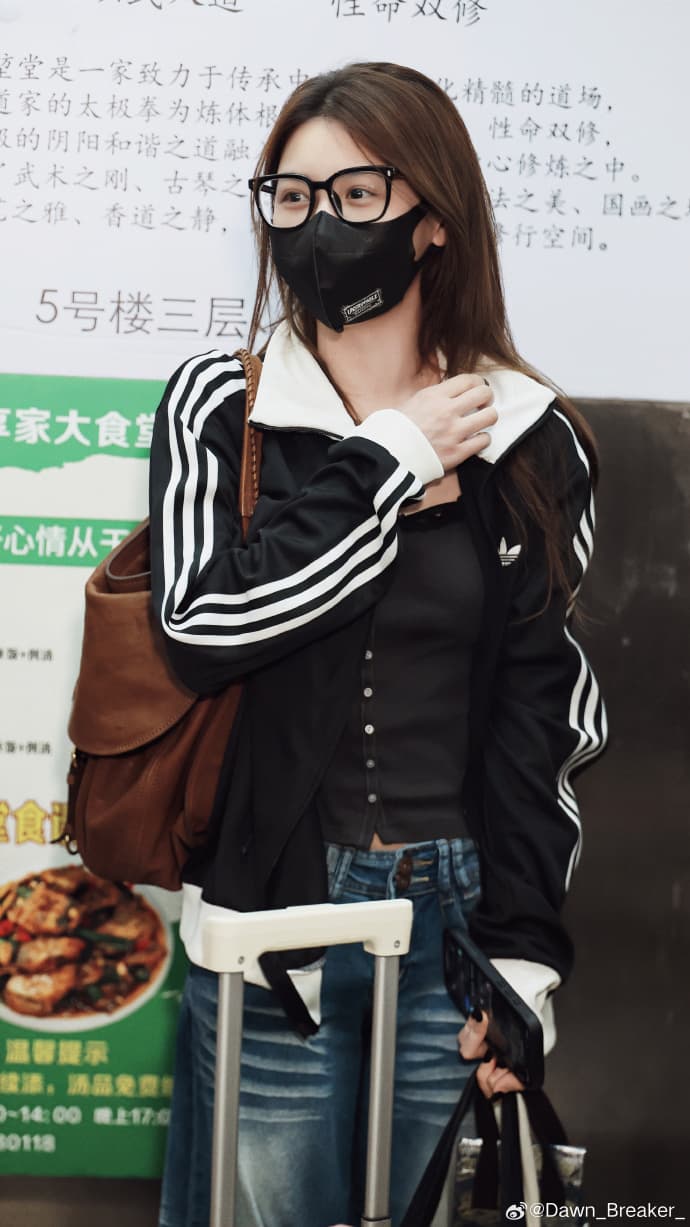 Adidas 三叶草黑色翻领运动外套